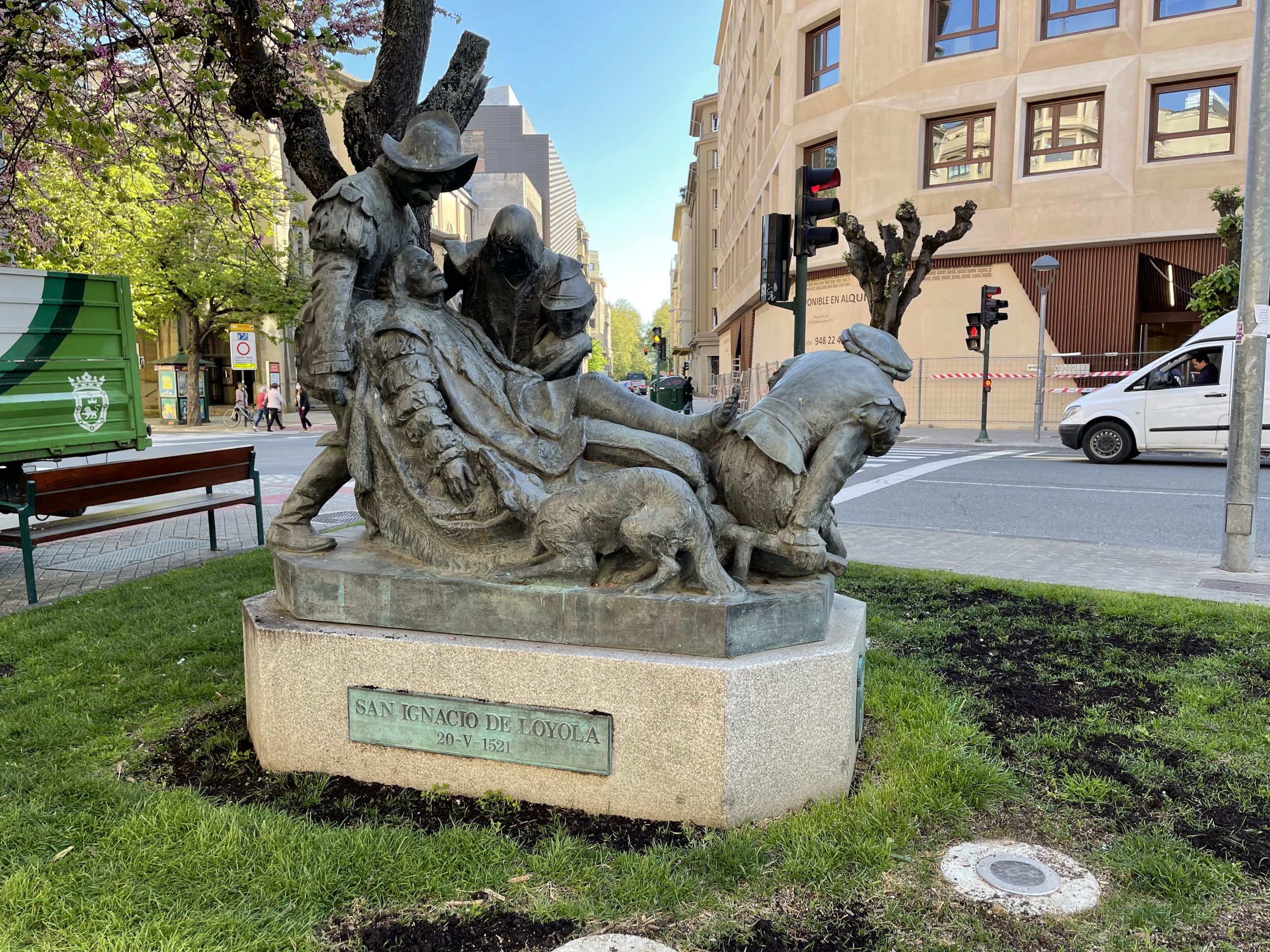 Una statua dedicata a Sant’Ignazio di Loyola, fondatore dei gesuiti. Avendo fatto la prima elementare da loro mi ha toccato vederla.