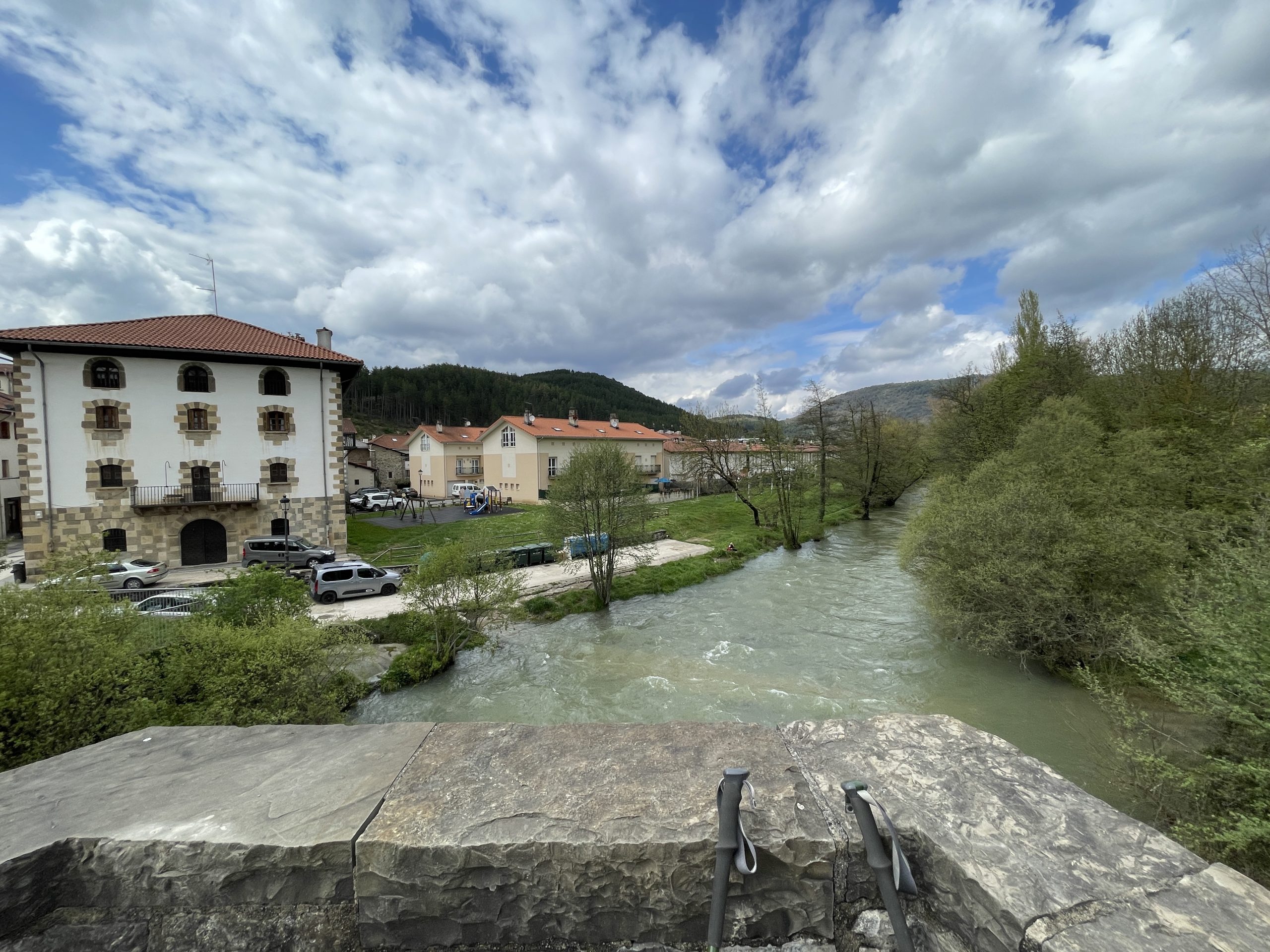 Vista dal ponte medioevale di Zubiri