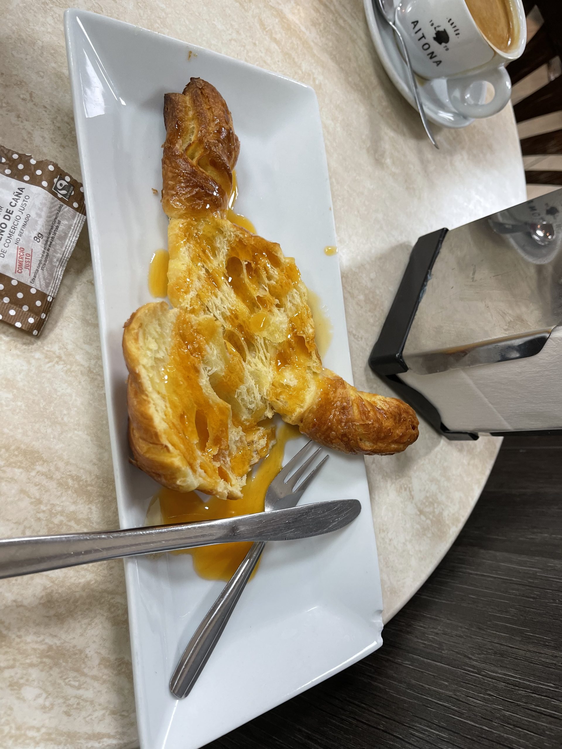 Se al bar chiedo un croissant con marmellata ti portano questo