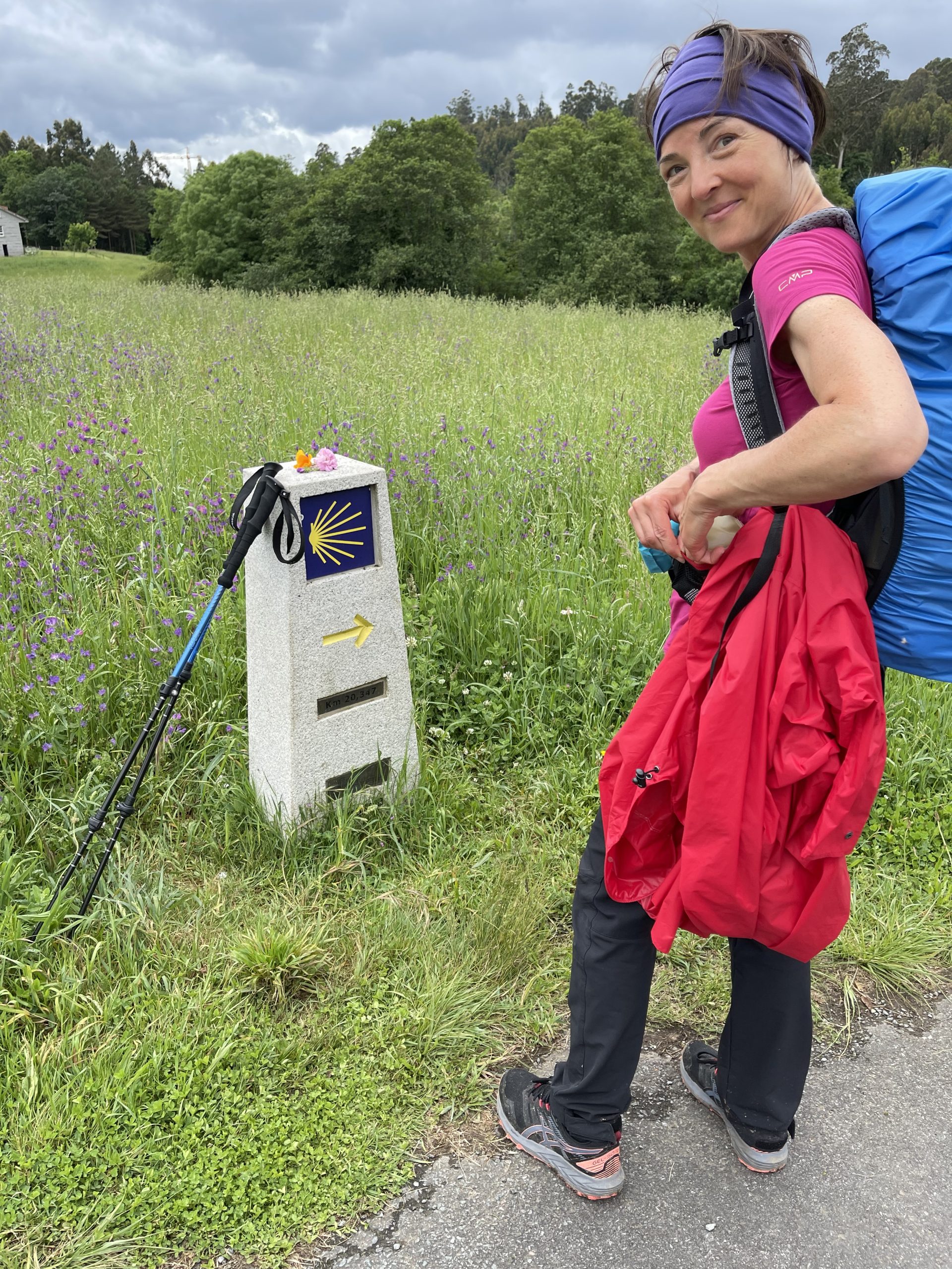 Una dottoressa austriaca che mi ha fatto la foto seguente. Ha fatto il Camino del Norte partendo da Bilbao il primo maggio. Dice che c’è molta meno gente.