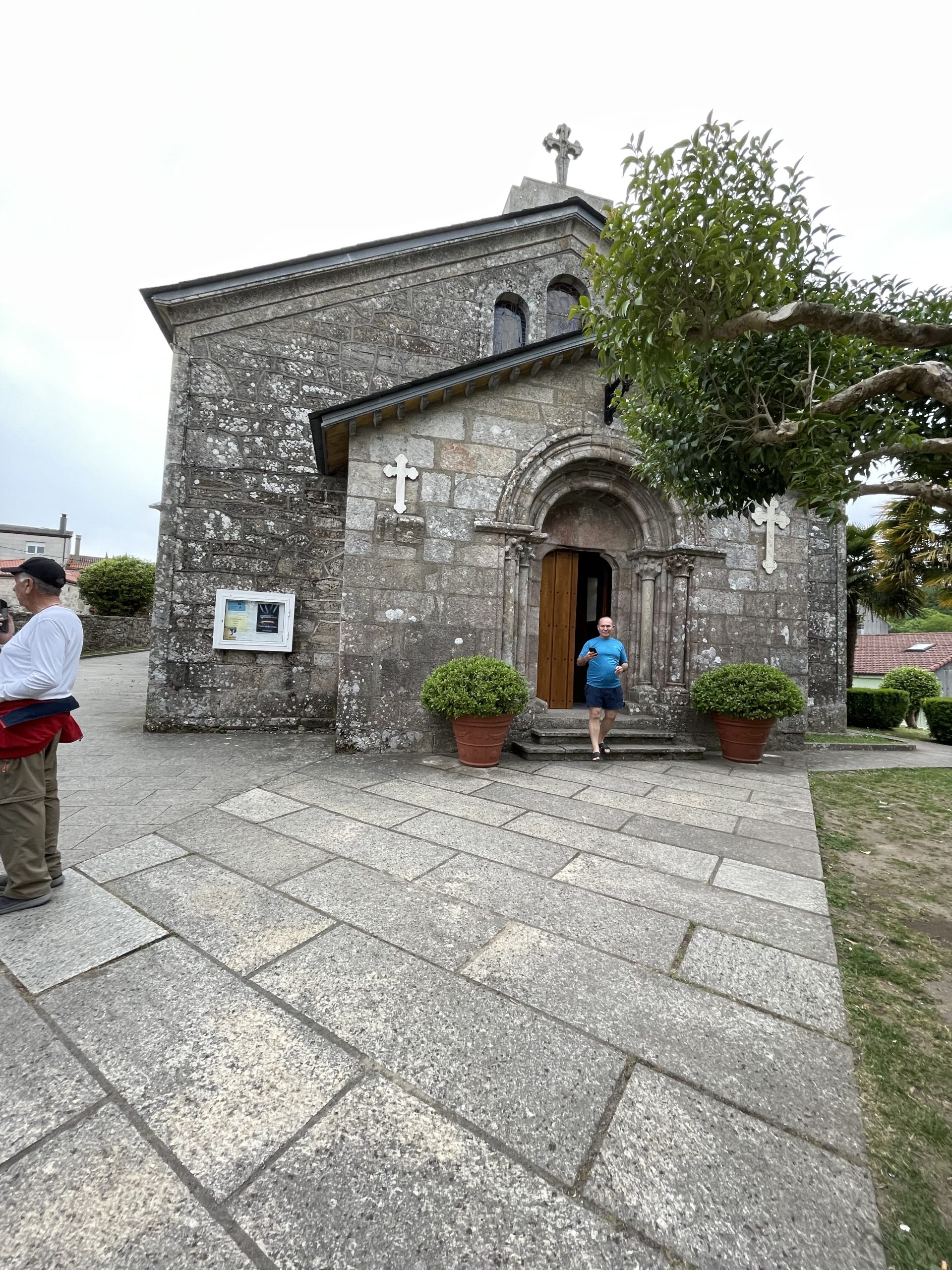 La chiesa di Palas de Rei. Dentro c’è gente accogliente