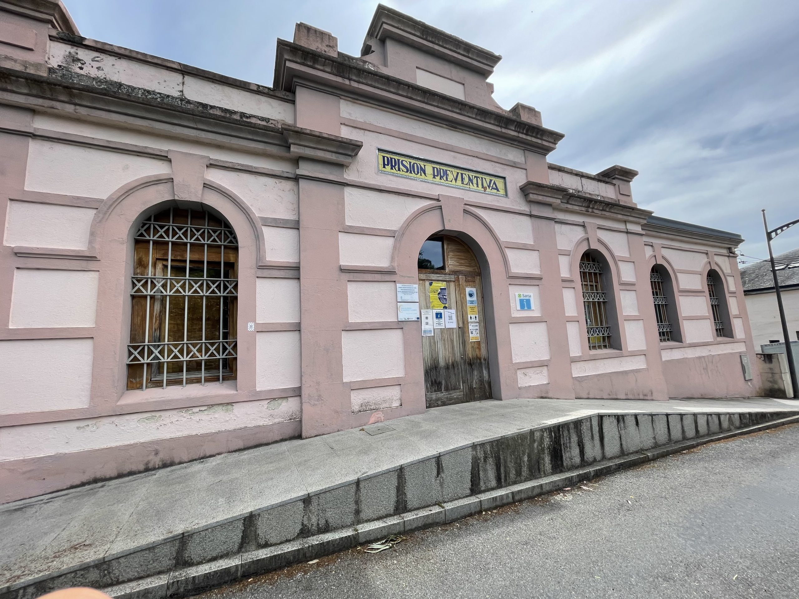 A Sarria c’è questa ex Prison Preventiva, ora centro culturale. Mi ricorda un po’ Minority Report. Una cosa decisamente a favore del libero arbitrio, comunque.