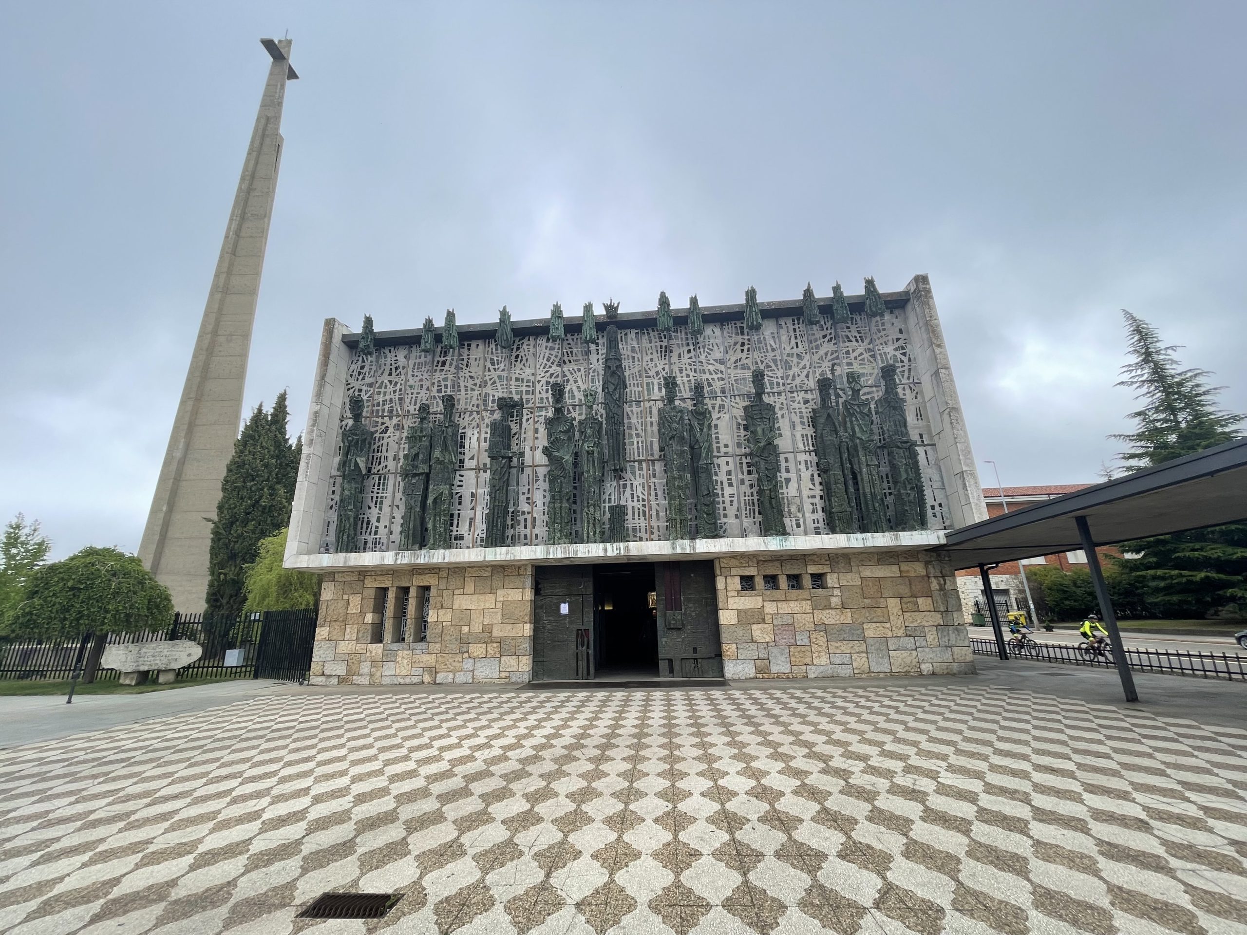 Stessa chiesa, esterno.